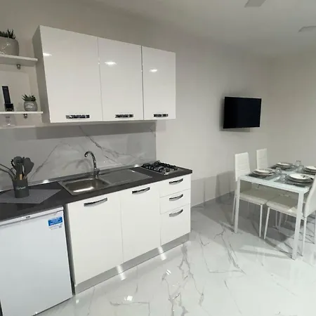 Vinny's House Apartman *