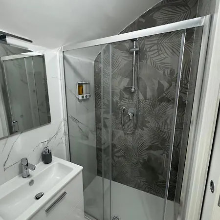 Vinny's House Апартаменты *